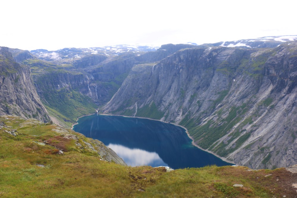 Lake_Trolltunga_Norway